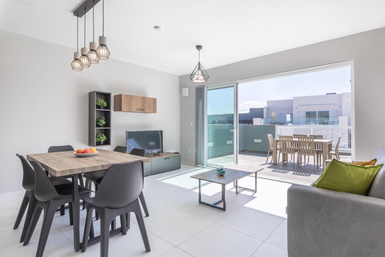 Unique Penthouse With Private Heated Jacuzzi, Close To Restaurants And Night Life Is-Swieqi Екстериор снимка