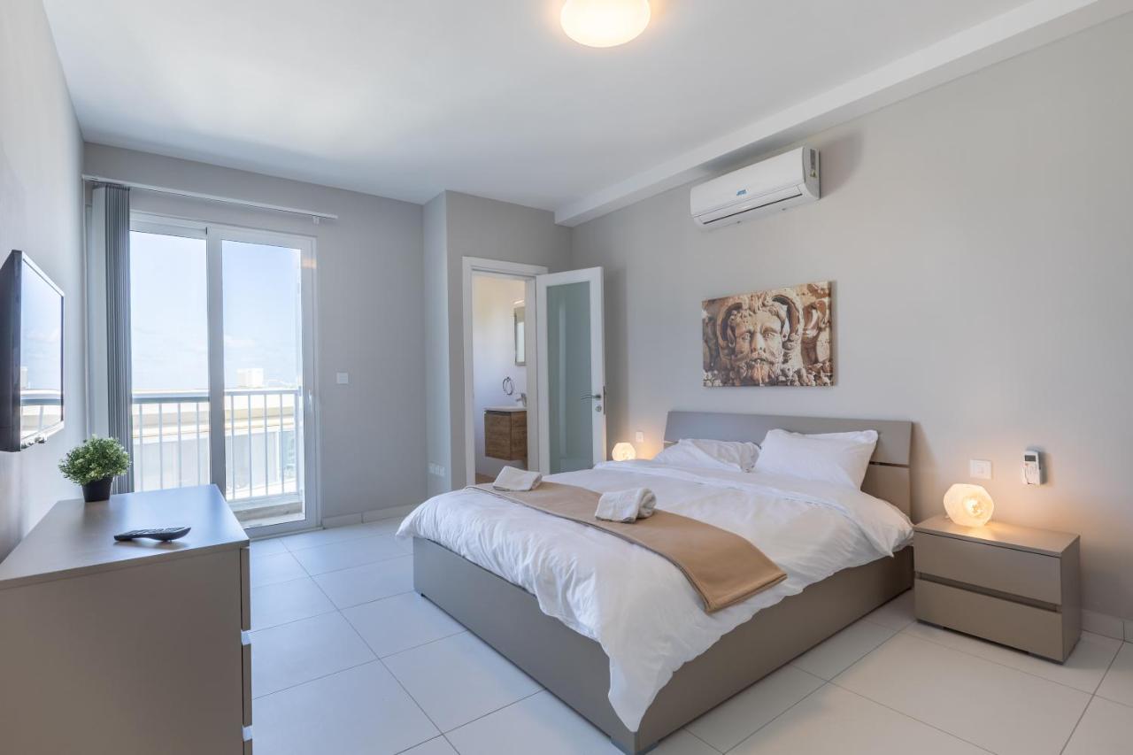 Unique Penthouse With Private Heated Jacuzzi, Close To Restaurants And Night Life Is-Swieqi Екстериор снимка