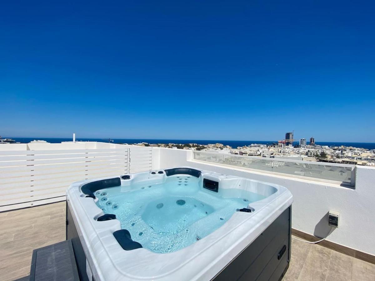 Unique Penthouse With Private Heated Jacuzzi, Close To Restaurants And Night Life Is-Swieqi Екстериор снимка
