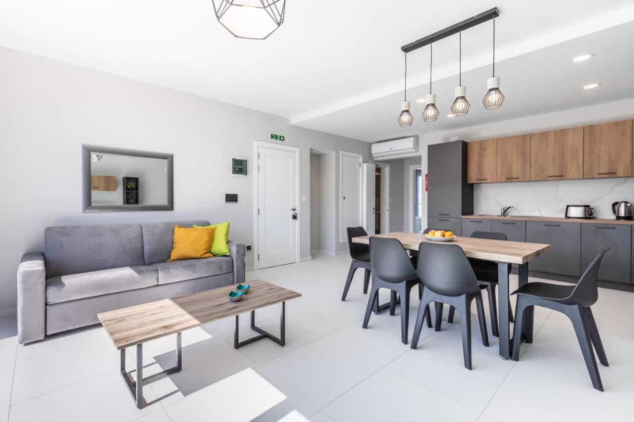 Unique Penthouse With Private Heated Jacuzzi, Close To Restaurants And Night Life Is-Swieqi Екстериор снимка