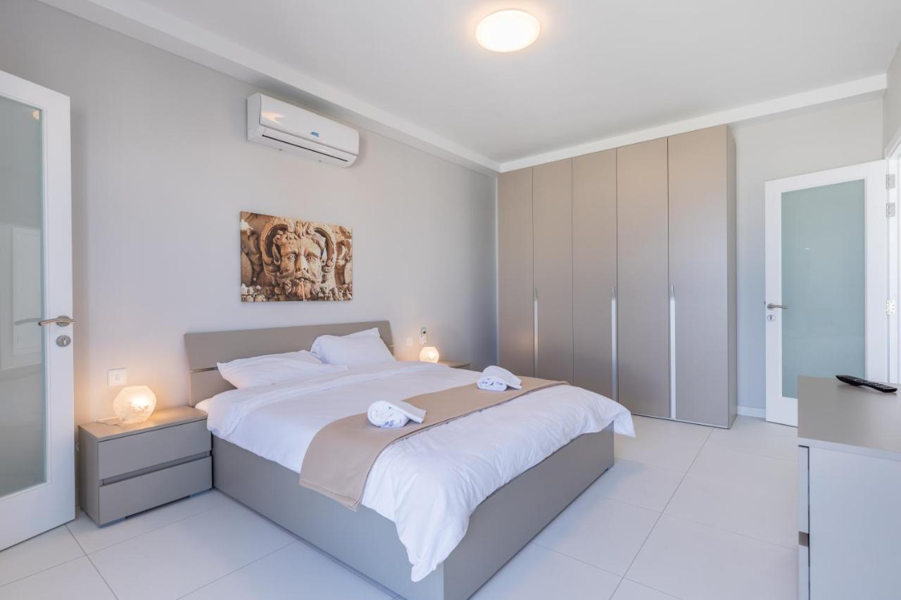 Unique Penthouse With Private Heated Jacuzzi, Close To Restaurants And Night Life Is-Swieqi Екстериор снимка